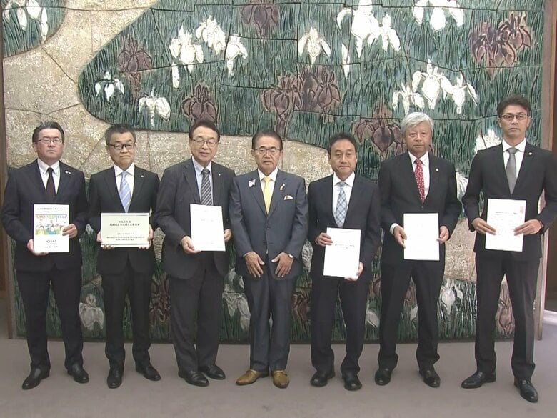 ガソリンの暫定税率廃止や自動車税引き下げを 経済団体や自動車産業の労組の代表者らが大村愛知県知事に要望｜FNNプライムオンライン