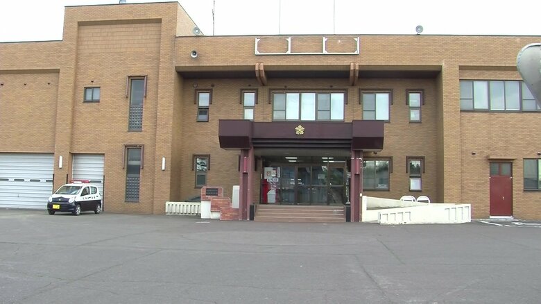 「車で早く帰りたかった」地方公務員の男を逮捕…面識がない男性の軽自動車を盗み15キロ離れた海水浴場の波打ち際に乗り捨て「私が盗んだことに間違いありません」〈北海道紋別市〉｜FNNプライムオンライン