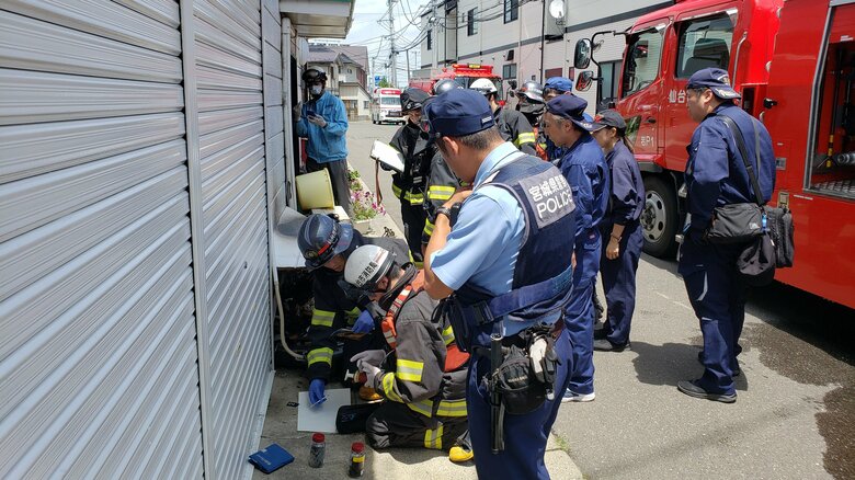 「建物が燃えている」岩切の電器店で火災　屋外に置いていた照明器具を焼損　建物への延焼は免れる〈仙台〉｜FNNプライムオンライン