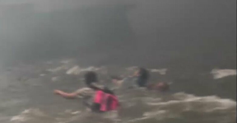 火の手迫り「海に飛び込むしか」海に浮かぶ住民ら…ハワイ・マウイ島の山火事で死者93人・安否不明1000人｜FNNプライムオンライン