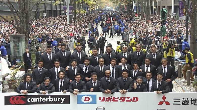 東京・丸の内でのパレード・12月11日