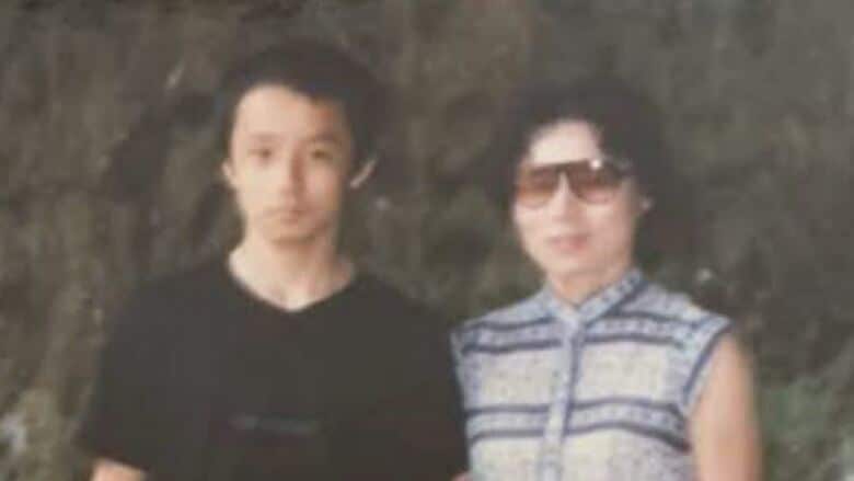 美斉津康弘さんと母・ちえ子さん（提供・美斉津さん）