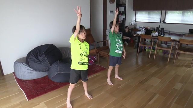 家でも練習を続ける結音くんと奏音くん