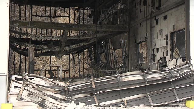 綾里漁業協同組合　定置網などの資材を保管していた倉庫が全焼