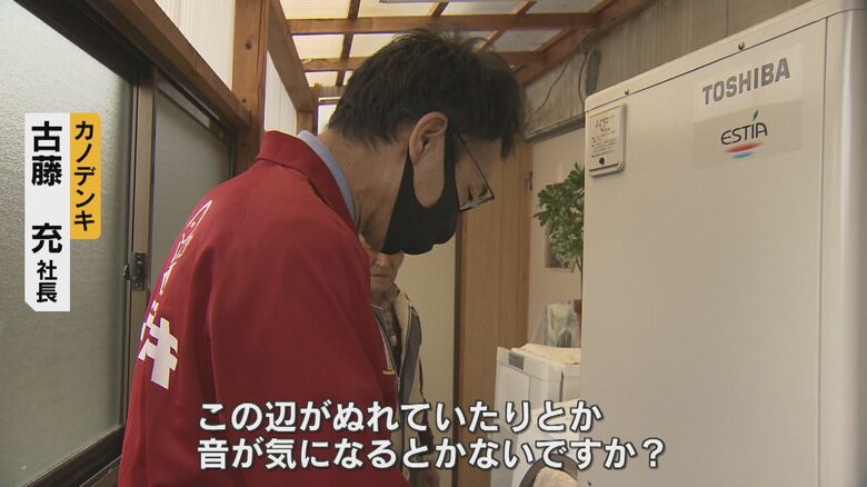 福岡市内の住宅で顧客の給湯器を点検