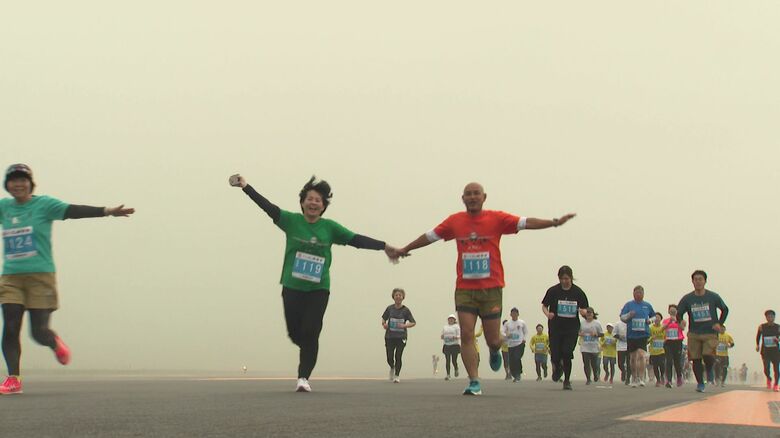 楽しみながら参加するランナーの姿が