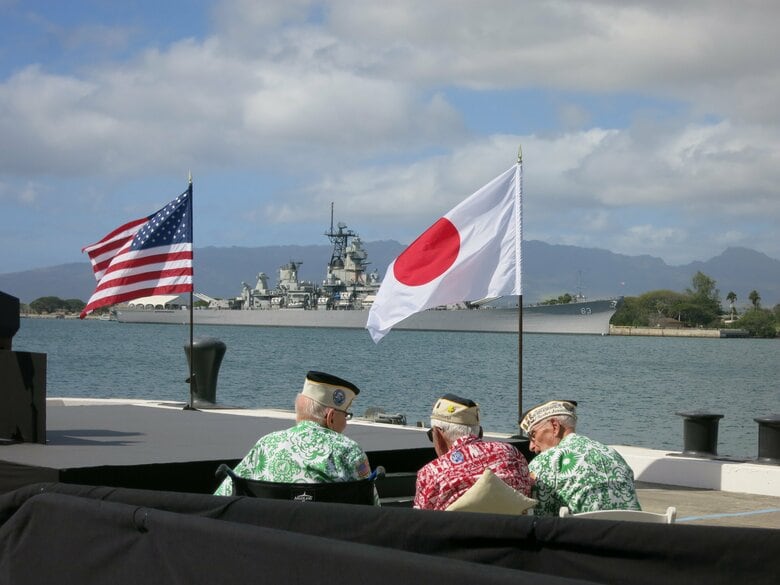 最前列には退役軍人が座り、日米首脳のスピーチを見守った