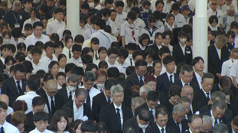 原爆投下時刻の11時2分に黙とうが捧げられた