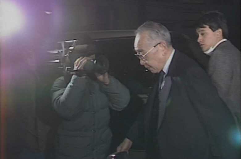 自宅を出る高木侍医長