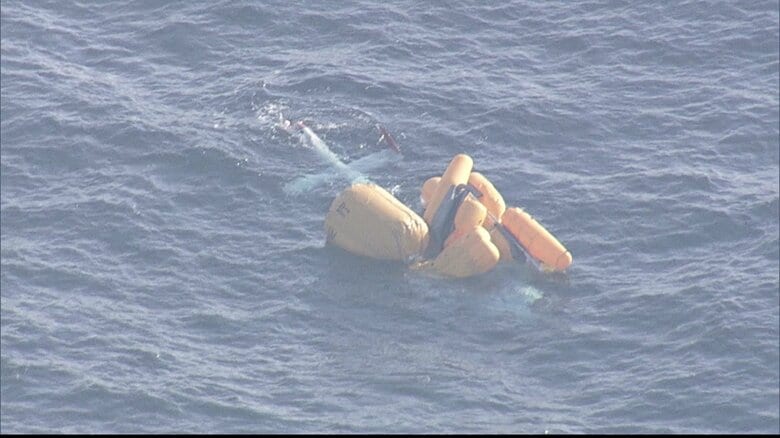 フロートの下には白い機体