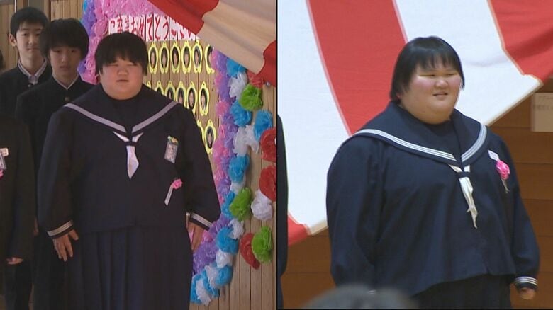 小学校の卒業式（左）