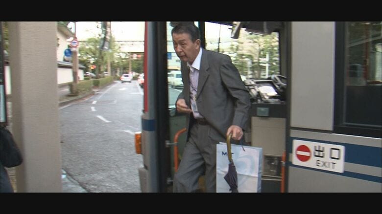 バス通勤の篠田市長（2011年当時）