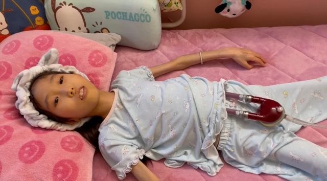 血液を循環させるポンプが小型冷蔵庫ぐらいの大きさの機械とつながっているため病院から外へでることはできない