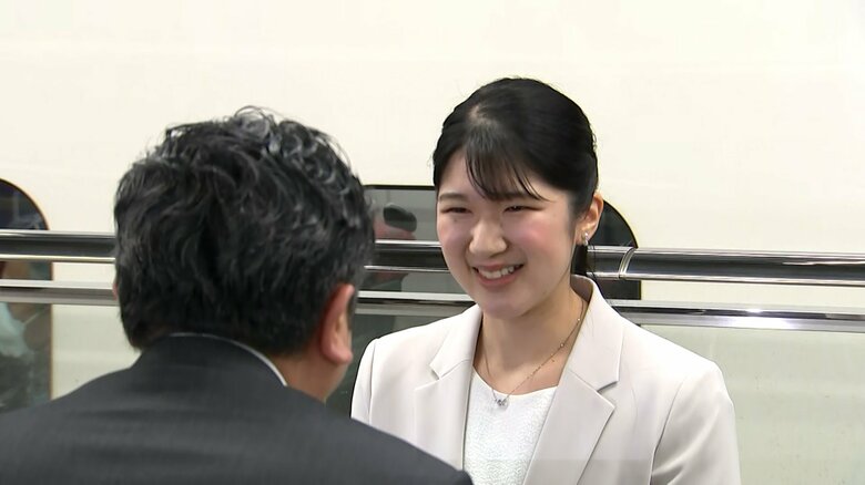 金沢駅に到着された愛子さま