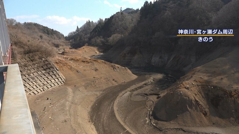 渇水により露出した谷底