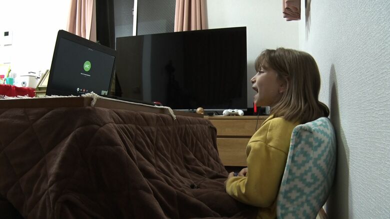 歌のリモートレッスンを受けるレギナちゃん