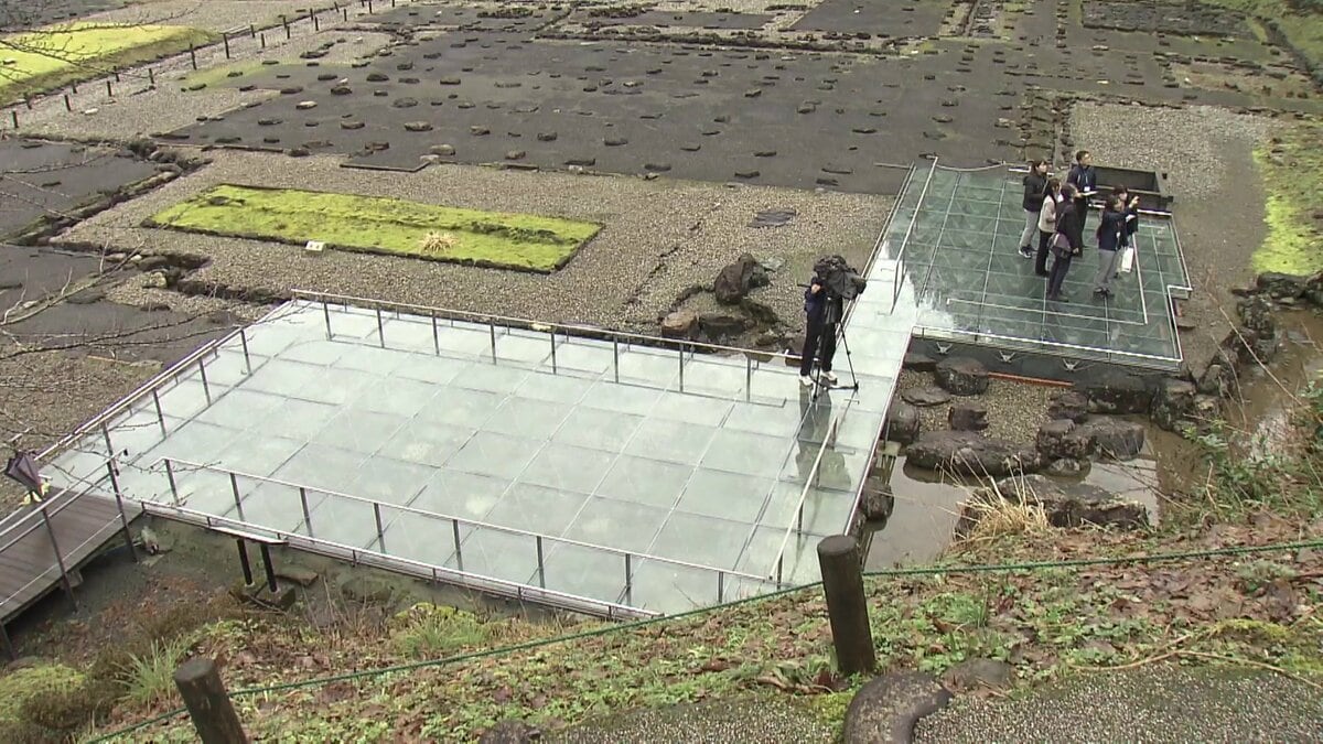 日本のポンペイ”一乗谷朝倉氏遺跡にガラス床設置 戦国大名になりきり