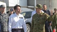 小泉防衛大臣、熊本地震で災害派遣の自衛隊部隊を激励　イオンモール熊本で献花も