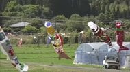 田んぼの上をそよそよと…　日南市で小学生が自作のこいのぼりを掲揚