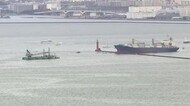 防波堤衝突事故から4日 博多港の貨物船 油除去作業は難航 福岡市