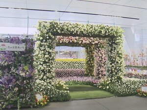 冠婚葬祭や催事等での需要低迷…ビルで約1万本の切り花使った装飾展示「花の魅力知ってもらうきっかけに」