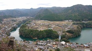 山頂からの眺めはまるでグランドキャニオン 登山愛好家の口コミで話題…岐阜の新名所に行ってみた