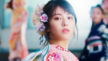 浜辺美波 可憐な振り袖姿で魅せる“二十歳の表情” 「大人への一歩」実感したこと
