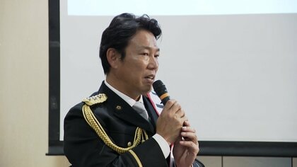 前侍ジャパン・井端弘和監督が一日警察署長　自転車乗る際「頭を守って」