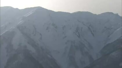 標高1800mの山頂から600m下ったあたりか…未整備の雪山で“バックカントリー”の男性2人が遭難 14日朝から捜索再開