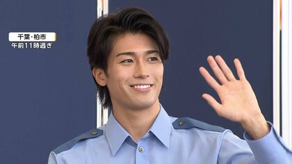 「けいとー！」「逮捕されたい！」“イケメン”日本代表にファン5000人大歓声　中村敬斗選手が警察広報官として制服姿に