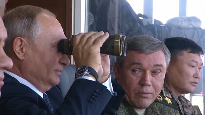 ロシア4年ぶり大規模軍事演習を延期　中国、インドなど13カ国参加へ