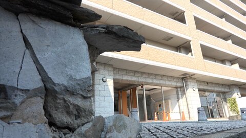 熊本地震から2カ月　被災マンションでは住人の半数が避難所生活　復旧進まず「置いていかれているような気持ち」