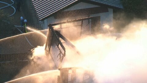2階建て住宅で火災　30分ほどでほぼ消し止められるも2人暮らしの住人1人と連絡取れず　愛知・犬山市