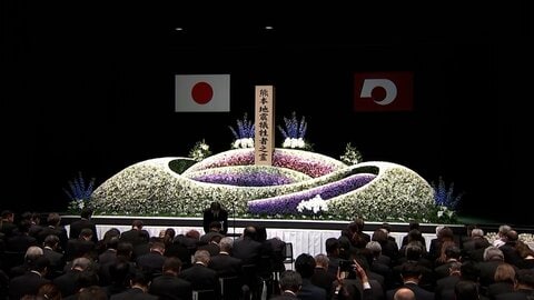 熊本地震から10年　追悼式に約250人が参列　官房長官も出席…「息子に10年会えていない…」遺族の思い