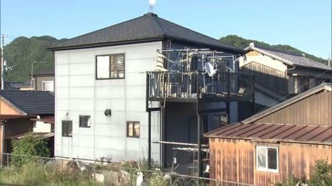 兵庫で親子2人の遺体　住宅の外にも血痕　母娘ともに上半身に複数の刺し傷　母親に比較的多くの傷　知人「もめ事が起きる方じゃない」