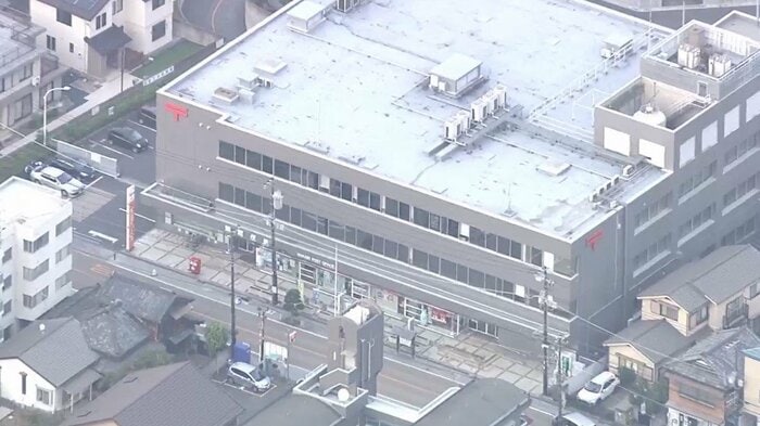 立てこもり事件の現場となった蕨郵便局(埼玉・蕨市)