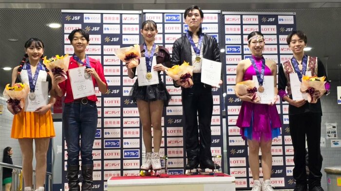 ジュニアアイスダンス表彰台