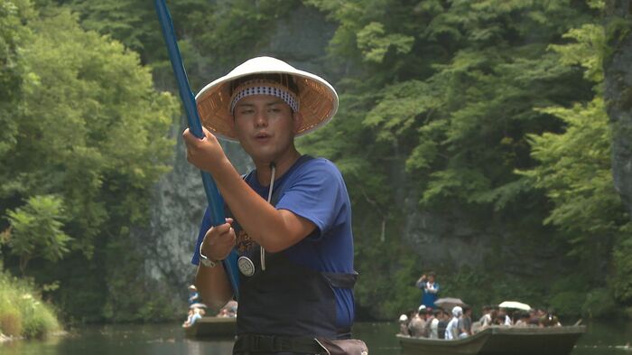 「猊鼻渓舟下り」船頭にデビューした菅原颯斗さん(23)