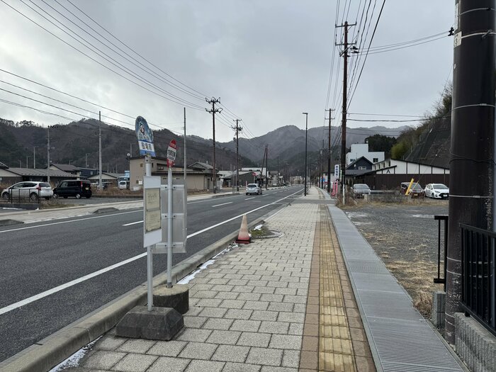 役場の前も人通りは少ない