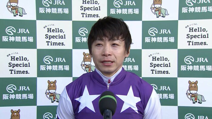 鞍上の池添謙一騎手