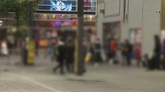 三枝容疑者らは、男子高校生に、トー横キッズを相手に、薬物の密売をやらせていたという(画像はイメージ)