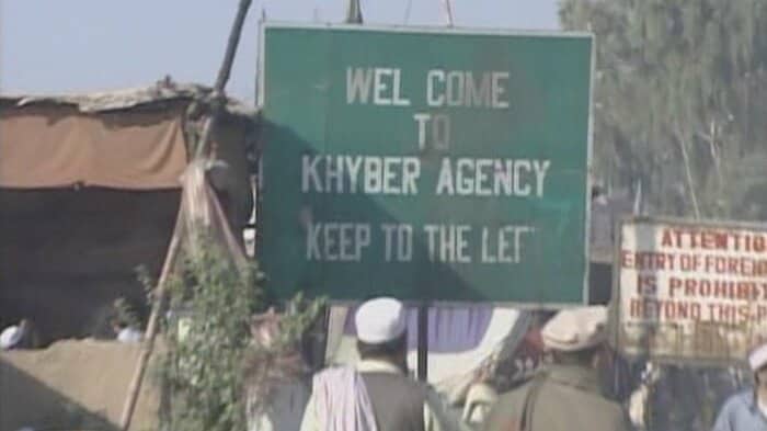 「Welcome to Khyber」の看板