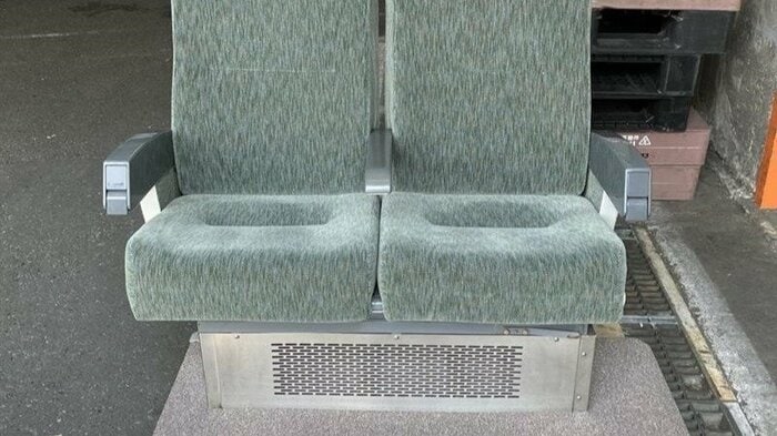 暖房器は座席の下に搭載（提供：JR東日本）