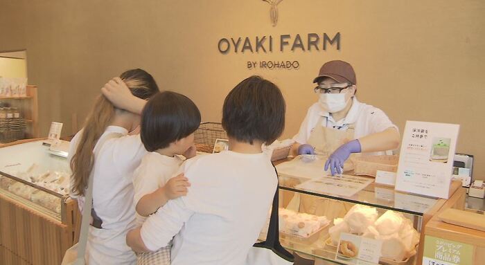 保冷袋の持参サービスを客に説明