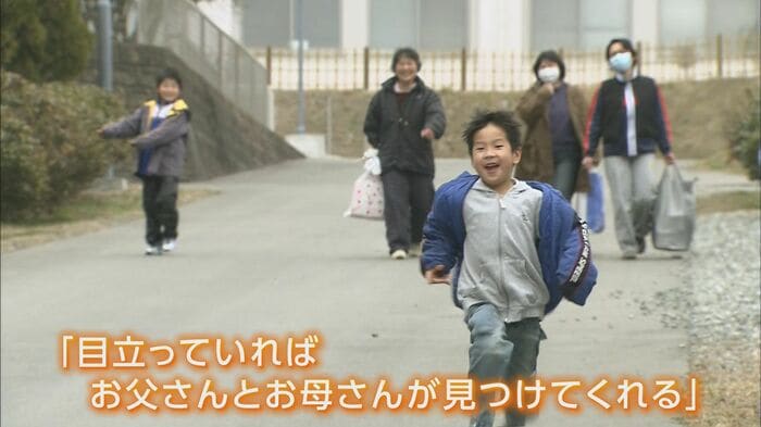 避難所で明るく振る舞う晴翔さん（当時6歳）