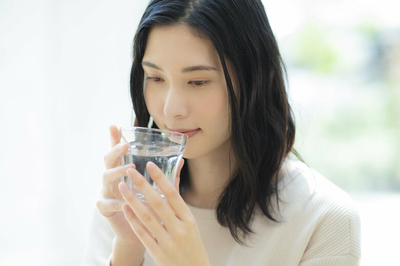 冬でも1日“1 2リットル”の水分摂取が重要？約7割ができていない実情…しっかり水分補給するためのコツを聞いた｜fnnプライムオンライン