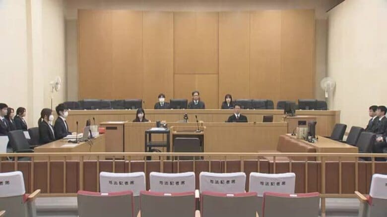 高松市の路上で同僚男性を刃物で刺し殺害したとされる被告の１９歳男の初公判　男は殺意を否認【香川】｜FNNプライムオンライン