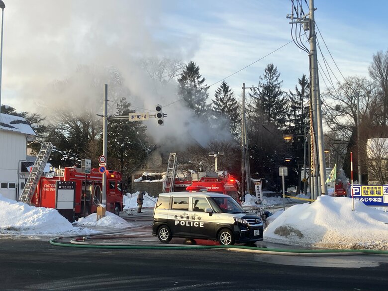 北海道で火事相次ぐ…”今季最低気温”の千歳市で住宅がほぼ全焼_長万部町の住宅火災では高齢の女性が死亡｜FNNプライムオンライン