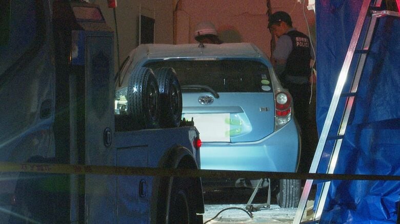 イオンモールに88歳男性が運転する車が突っ込む　13歳の男子中学生が重傷、10歳の男子児童と46歳男性が軽傷　当時「ロボット教室」が開かれていたか　運転の男性にケガはなし　長野・佐久市の佐久平駅近く｜FNNプライムオンライン