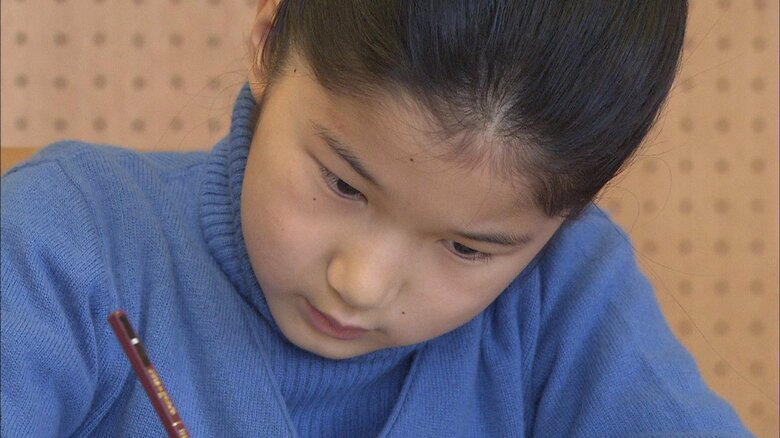 2009年12月 机に向かわれる愛子さま